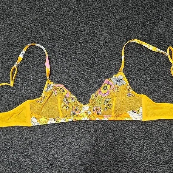 Salvage Yellow Lace Bralette - Picture 4 of 11
